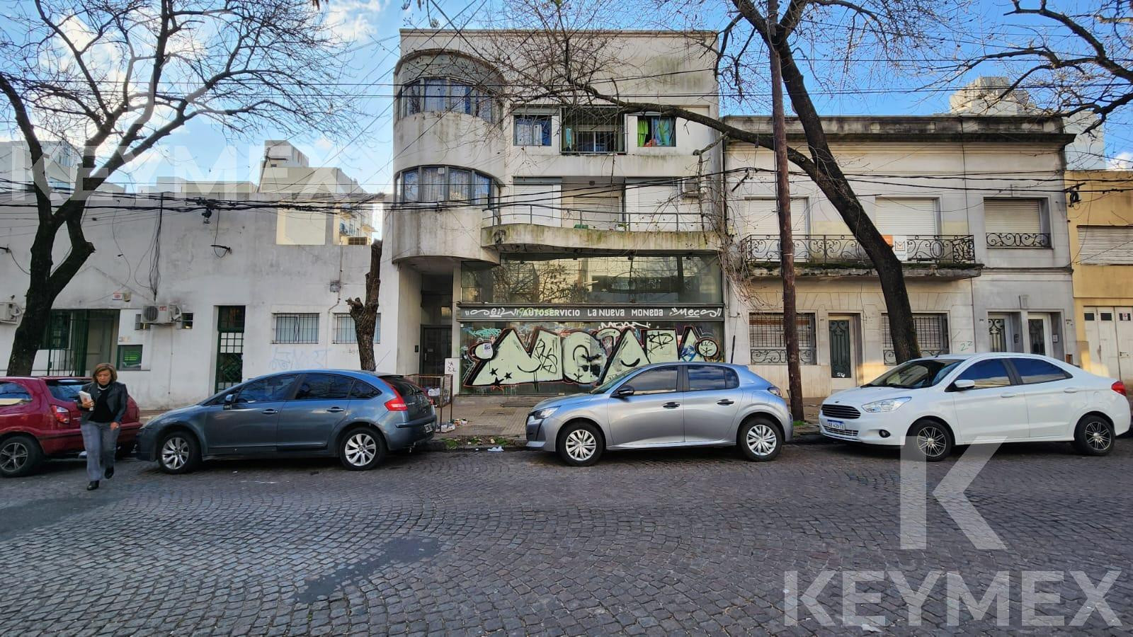 Departamento de 1 dormitorio con patio jardín en planta baja en La Plata