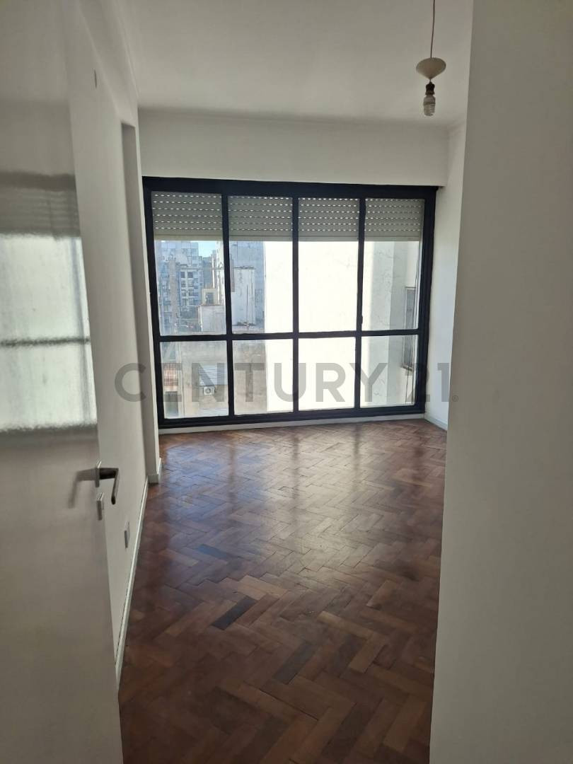 Apartamento de dois quartos no 7º andar