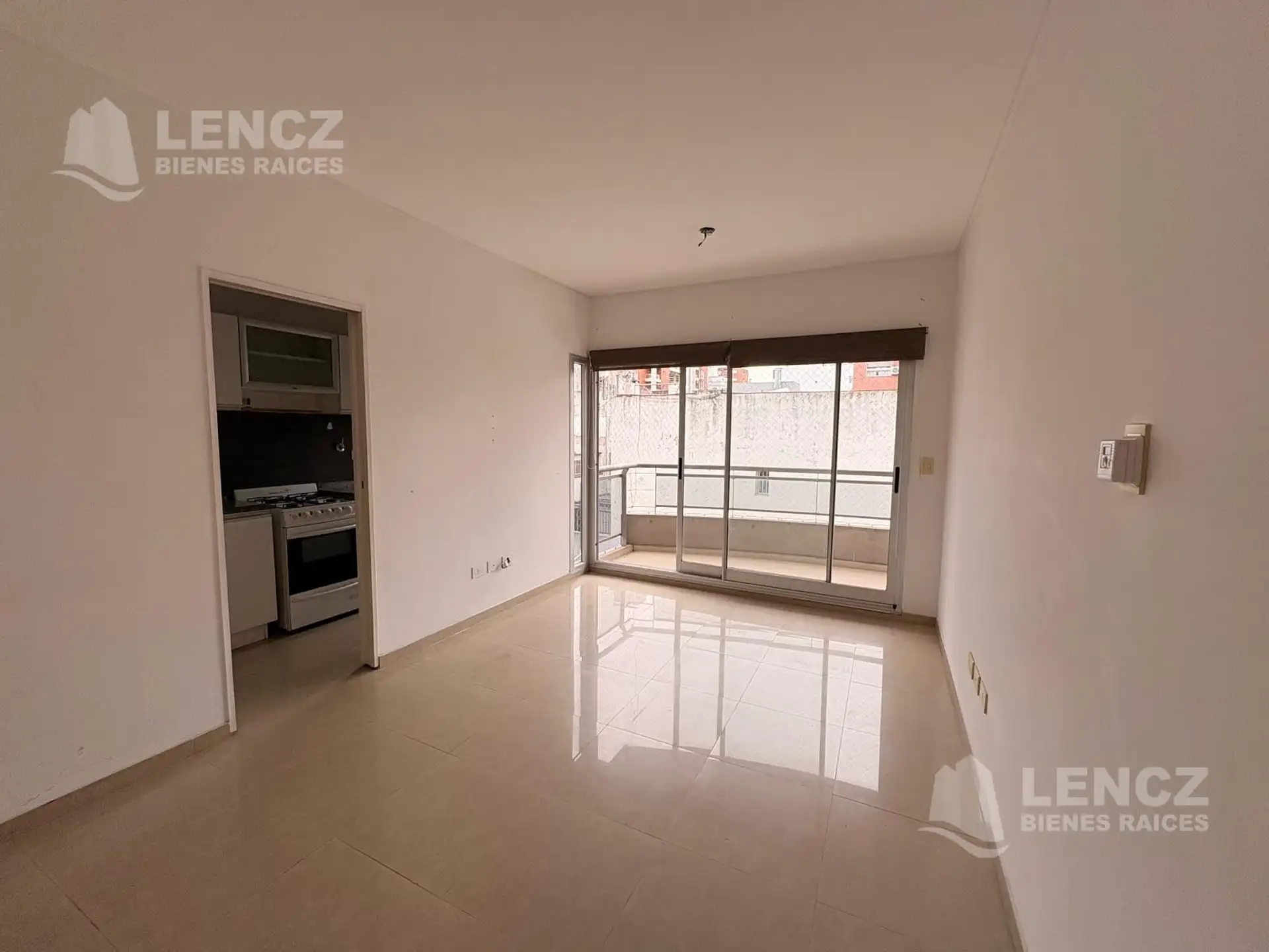 Трёхкомнатная полуэтажная квартира с 2 спальнями в Quilmes