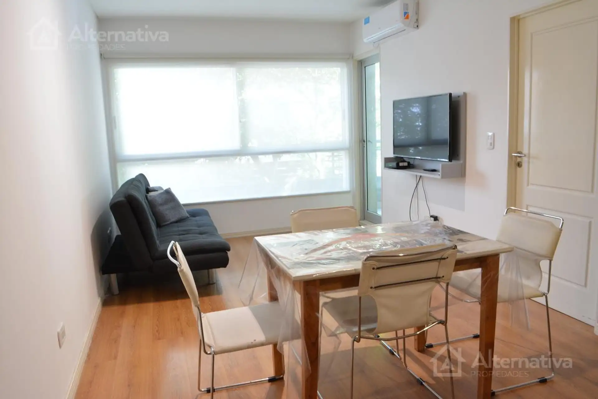 Apartamento de dois ambientes com 1 quarto em Flores