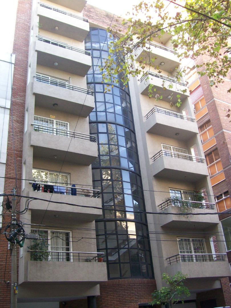 Departamento de 2 ambientes al frente con balcón en Morón