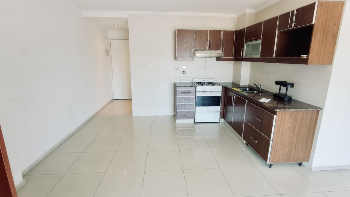 Monoambiente con balcón corrido en Floresta