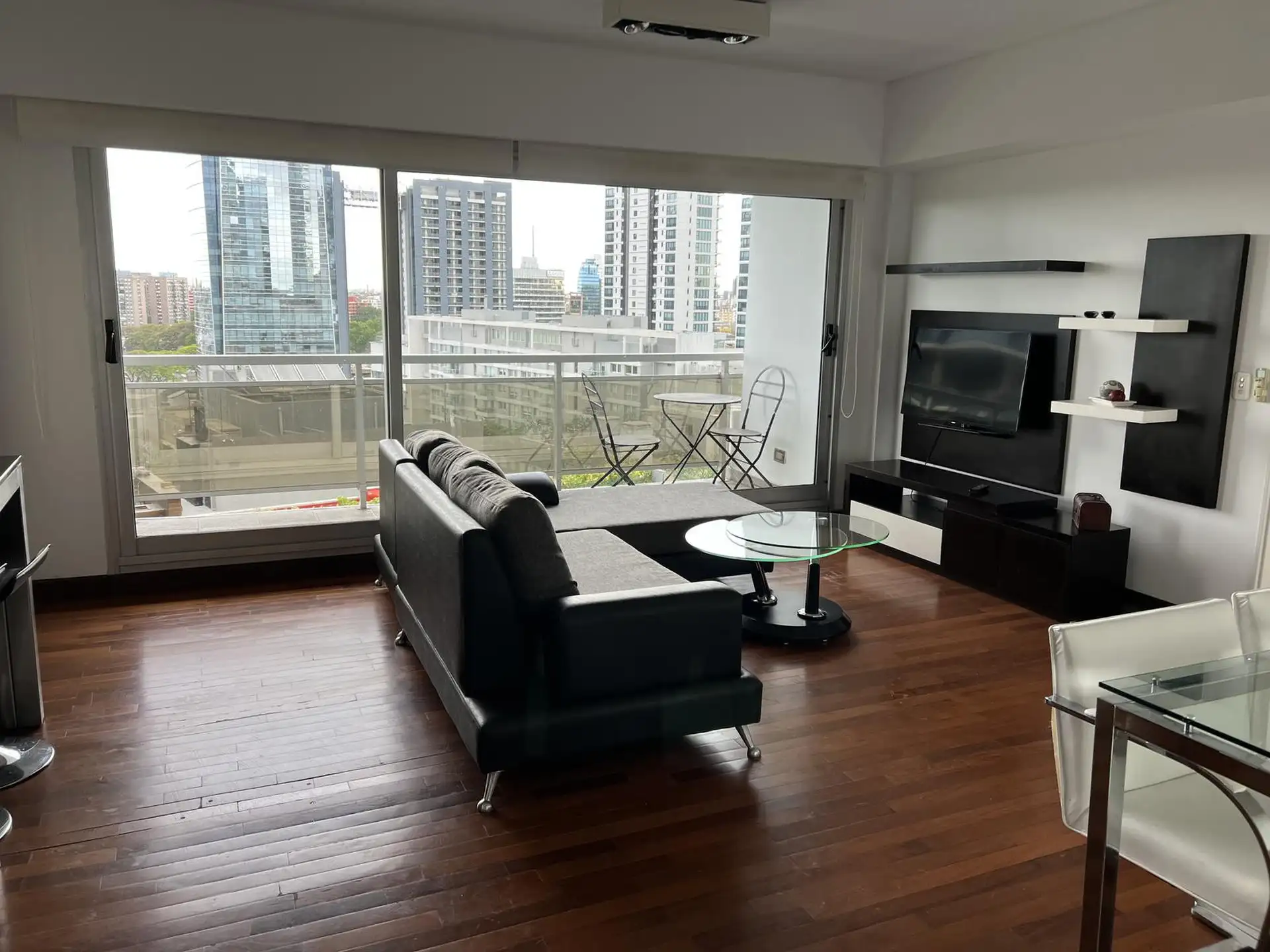 Apartamento de dois ambientes com vaga de garagem em Puerto Madero
