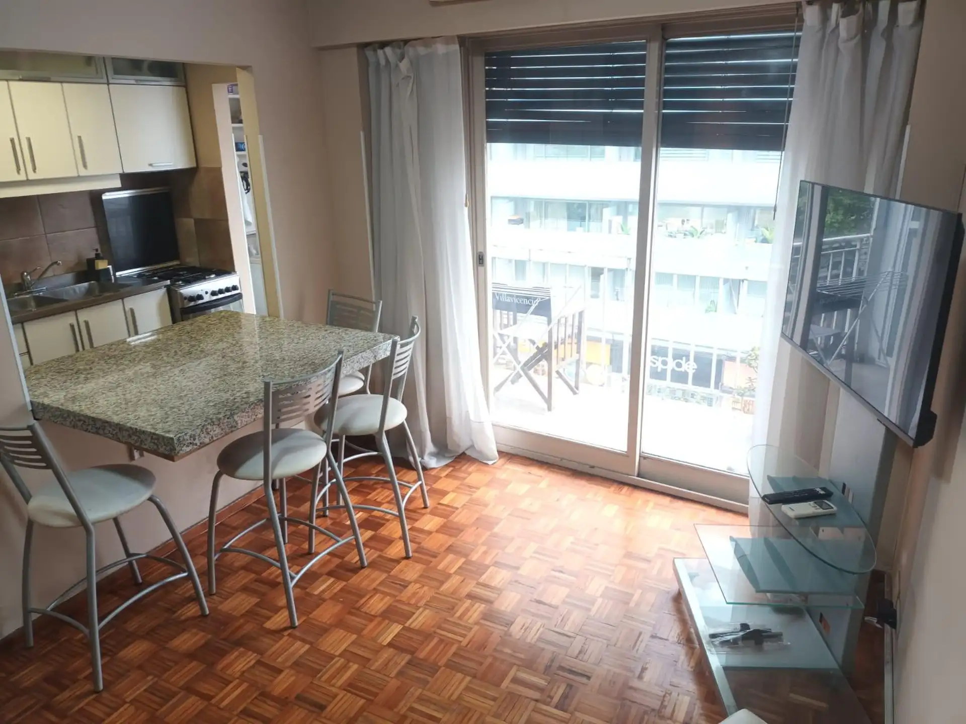 Apartamento mobiliado de dois ambientes com 1 dormitório em Recoleta