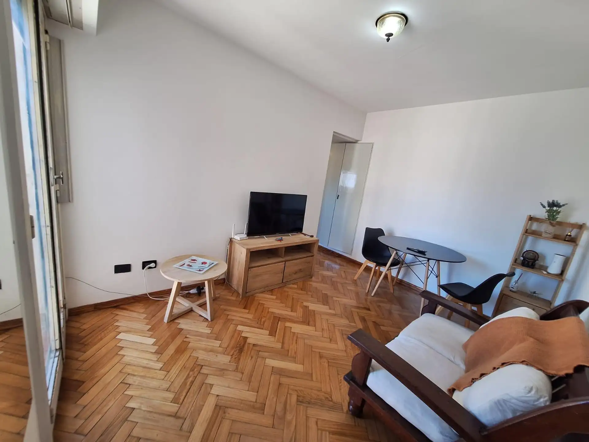 Departamento de 2 ambientes en Almagro con balcón francés