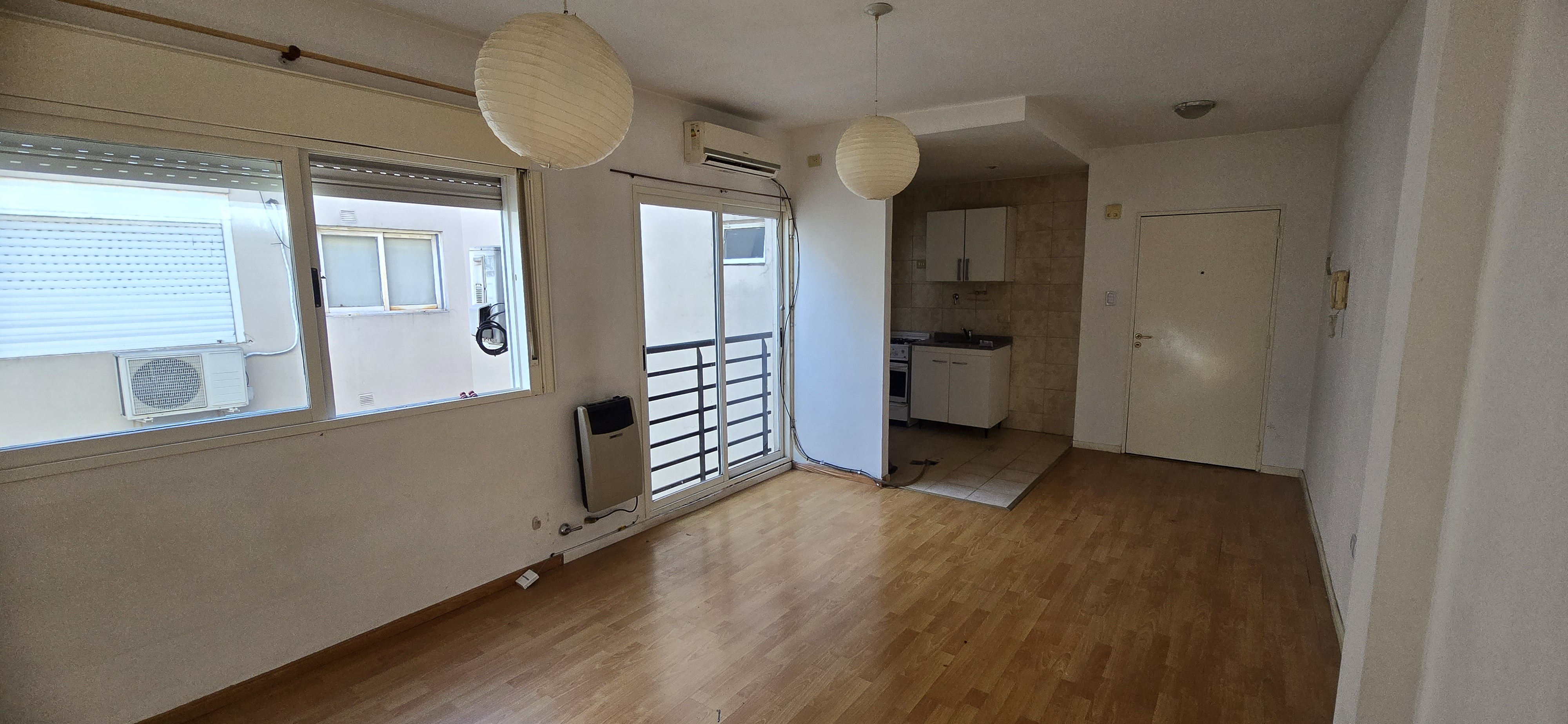 Monoambiente con terraza propia en Flores