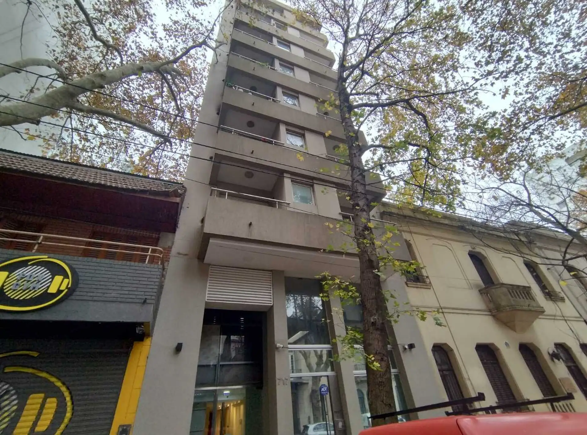 Departamento de 2 ambientes al frente con terraza en La Plata