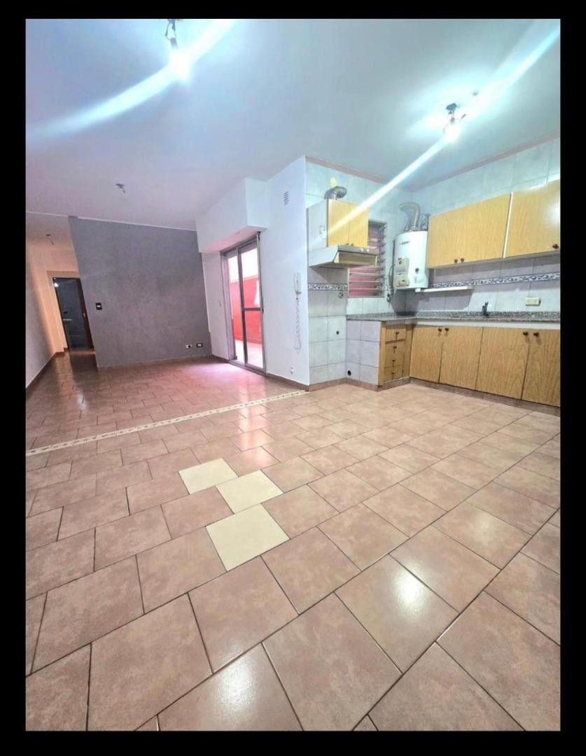 Departamento de 3 ambientes con patio en Villa Ballester