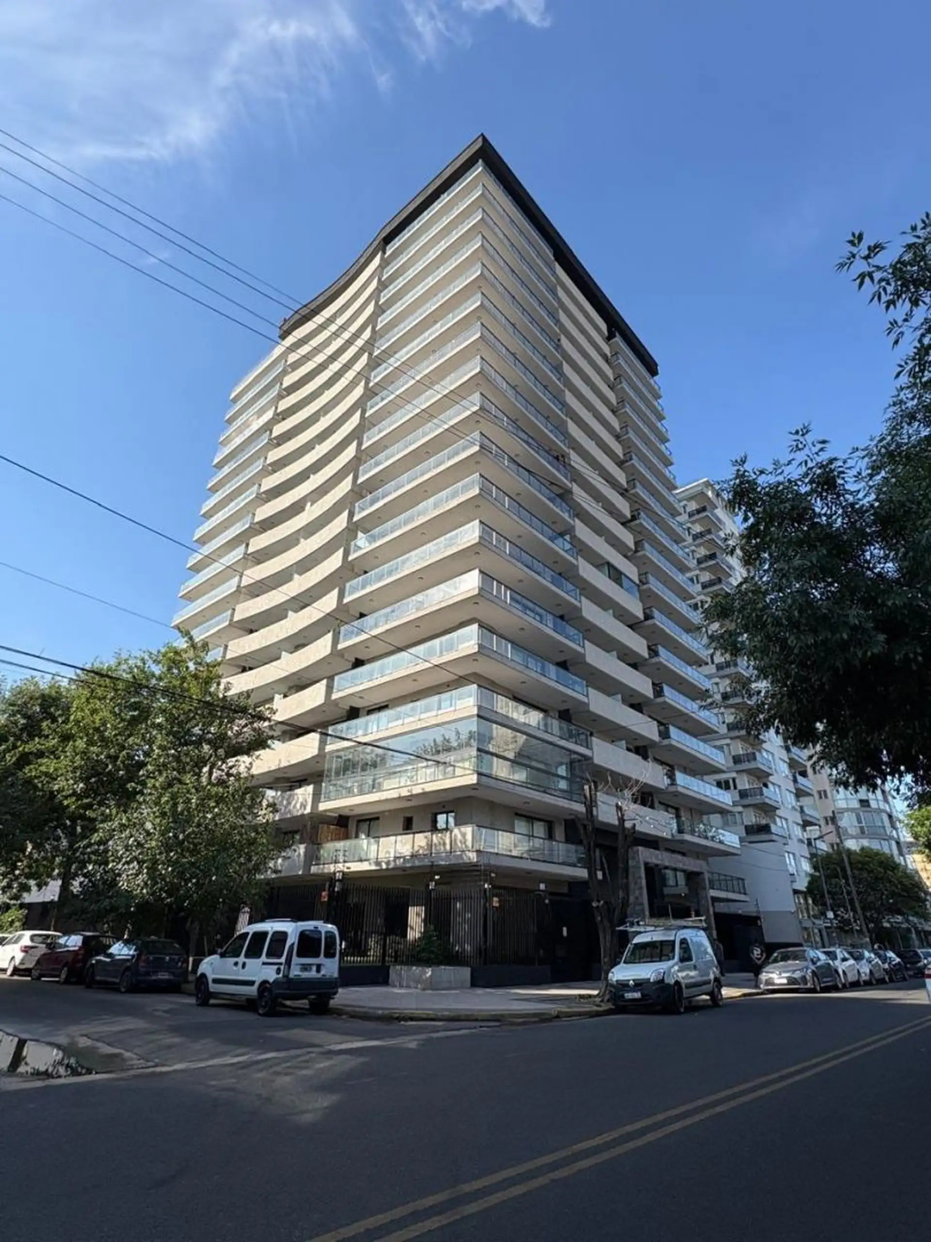 Monoambiente en alquiler al frente en Sáenz Peña, Tres de Febrero