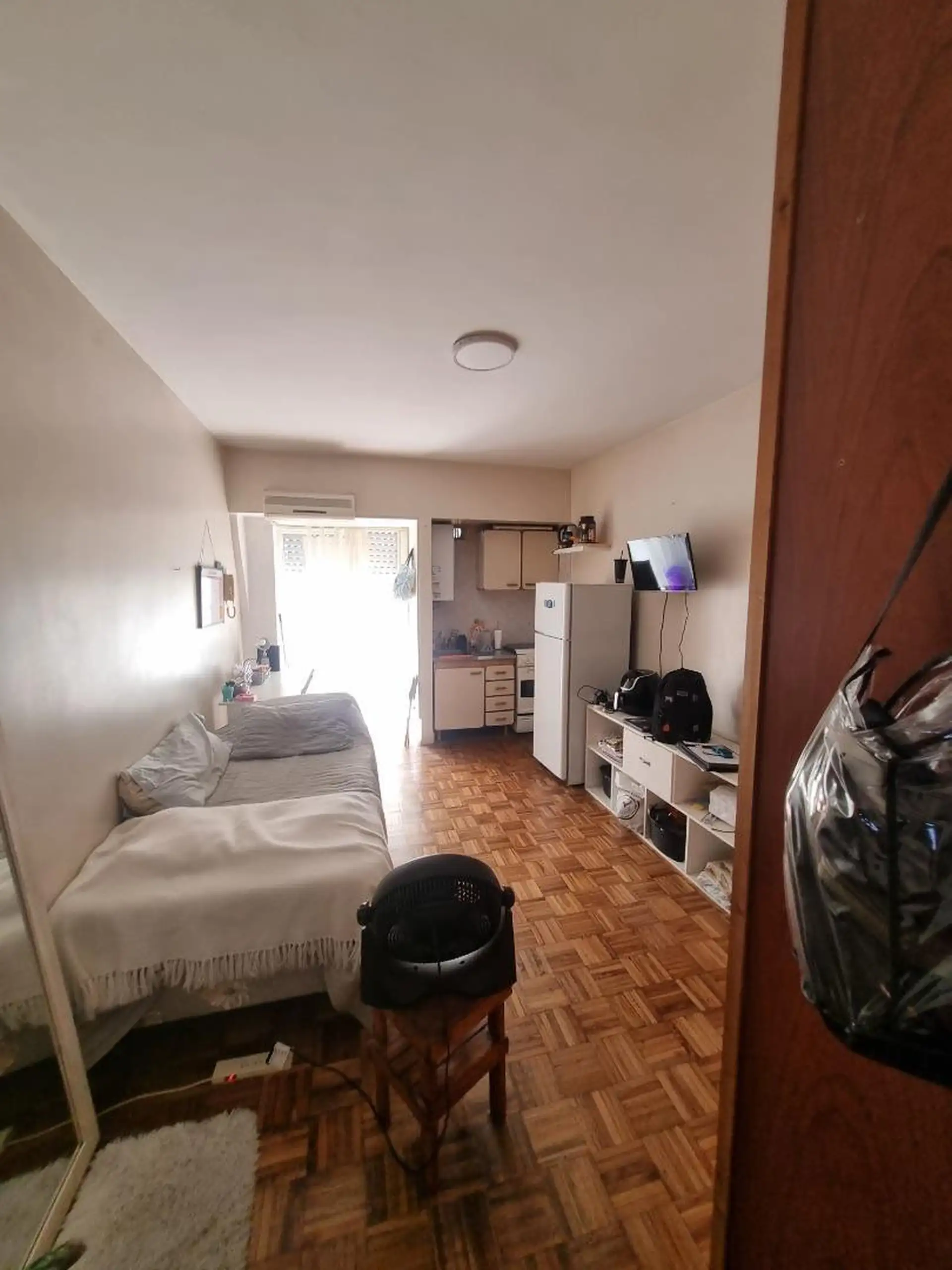 Monoambiente con balcón en Barracas