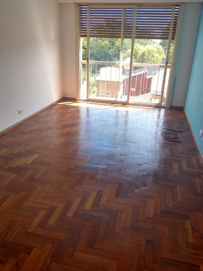 Two-room apartment with balcony in Olivos