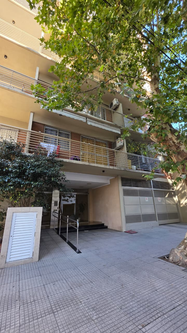 Monoambiente en alquiler con balcón en Floresta