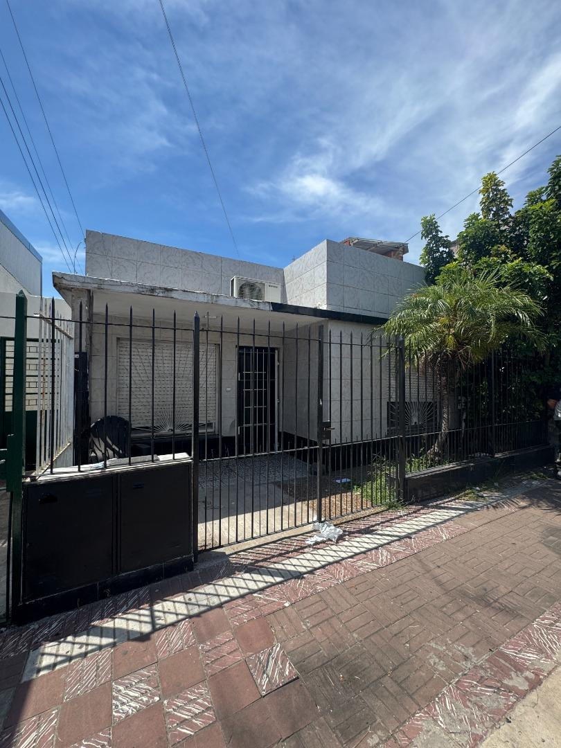 Ground-floor or upper PH with 2 bedrooms in Banfield