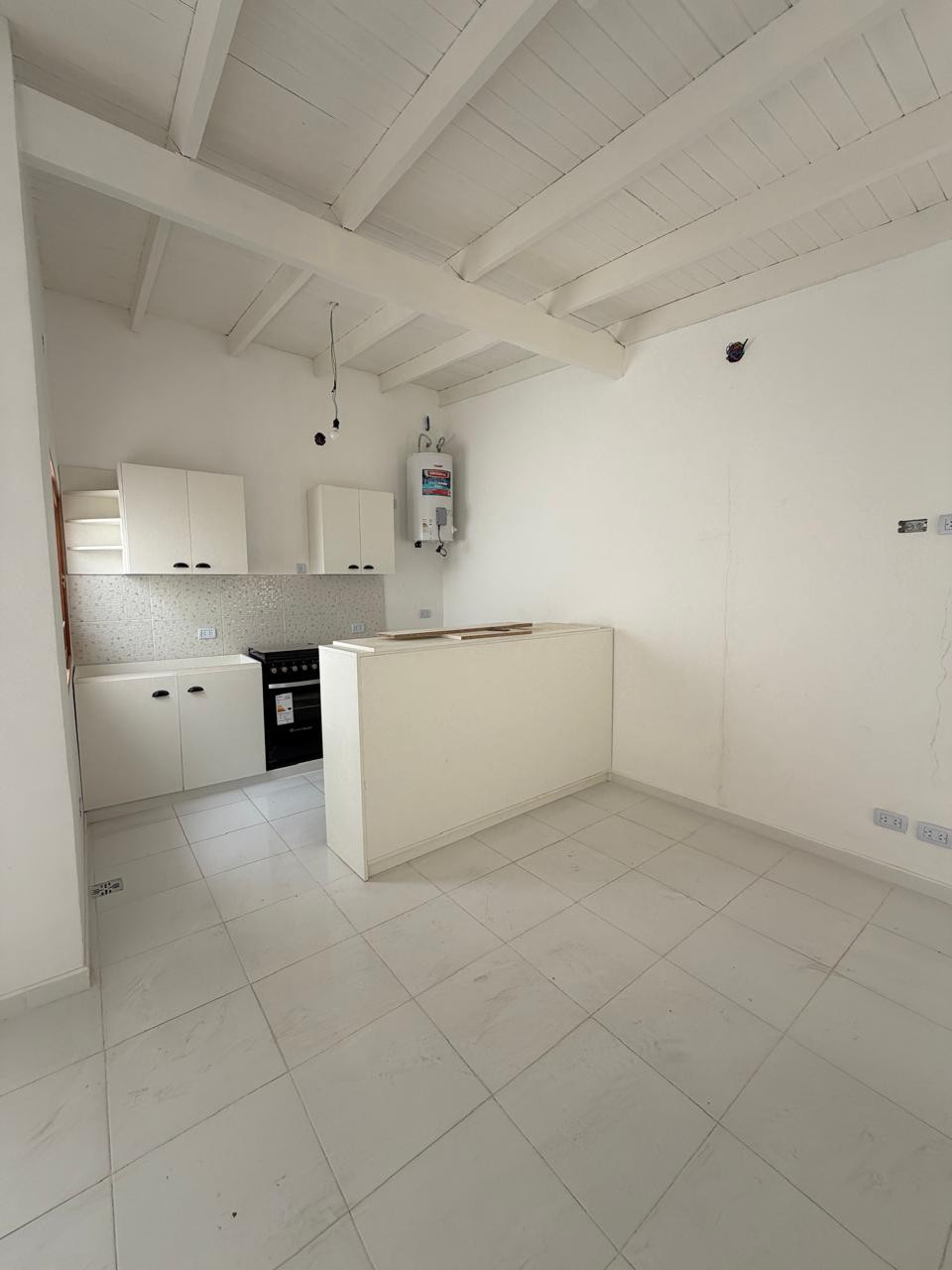 Kitnet PH com 1 banheiro e quintal em Lanús Este