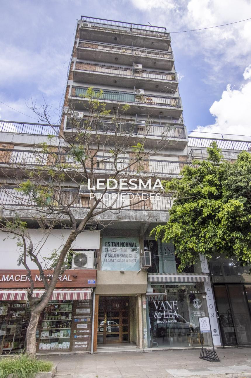 Departamento de 2 ambientes con balcón y cochera cubierta en Castelar