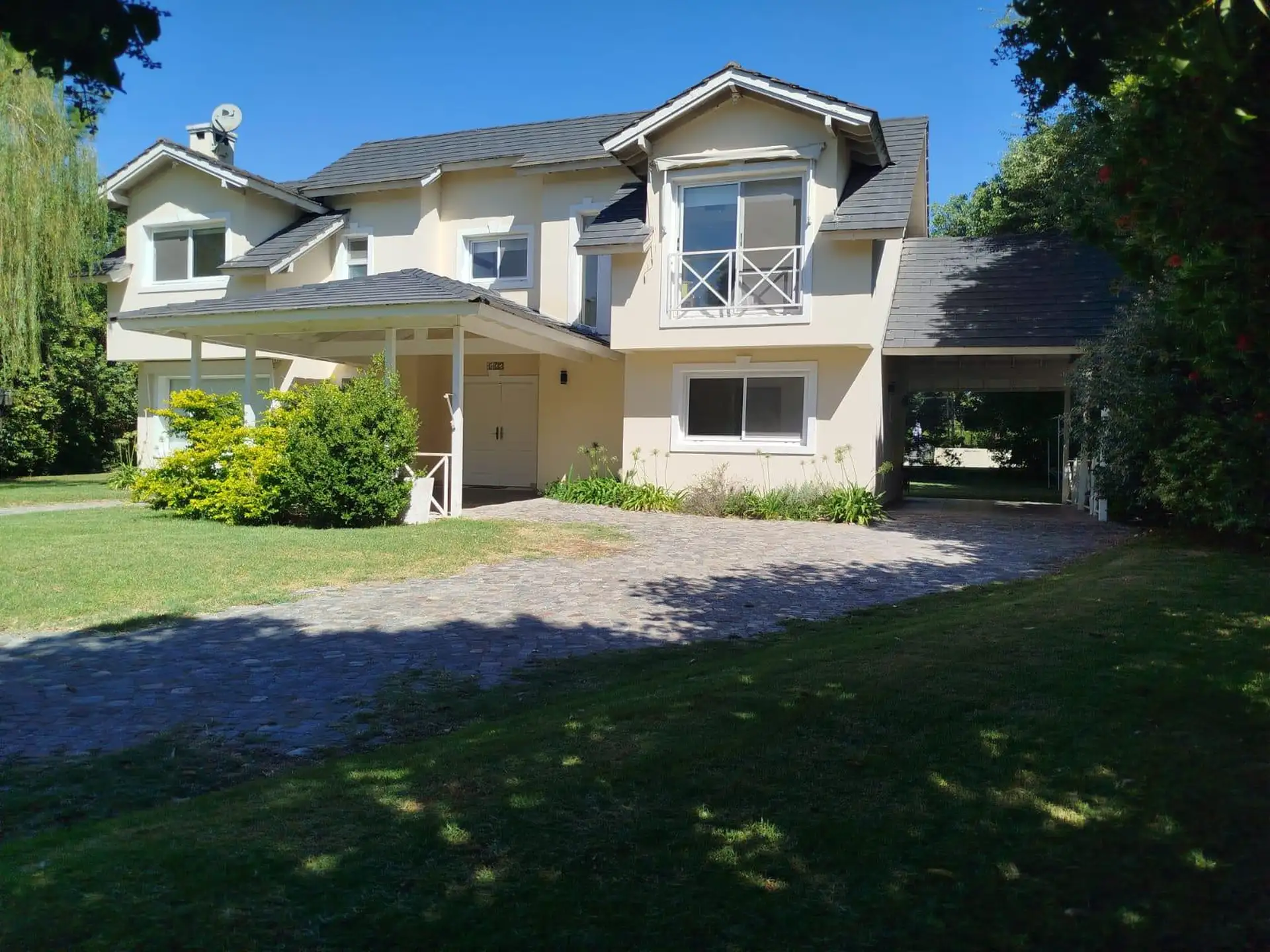 Three-bedroom house for rent in Los Cardales country club