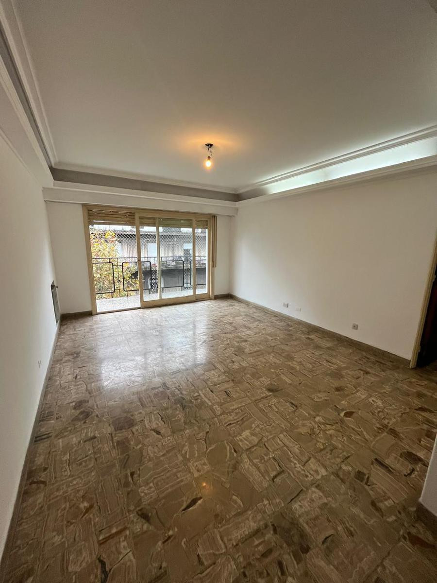 Apartamento de quatro ambientes com dependência em Balvanera