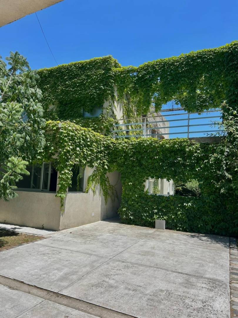 Дом с 4 спальнями в Buenos Aires