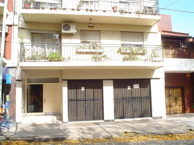 Apartamento de 2 ambientes em Colegiales com varanda fechada