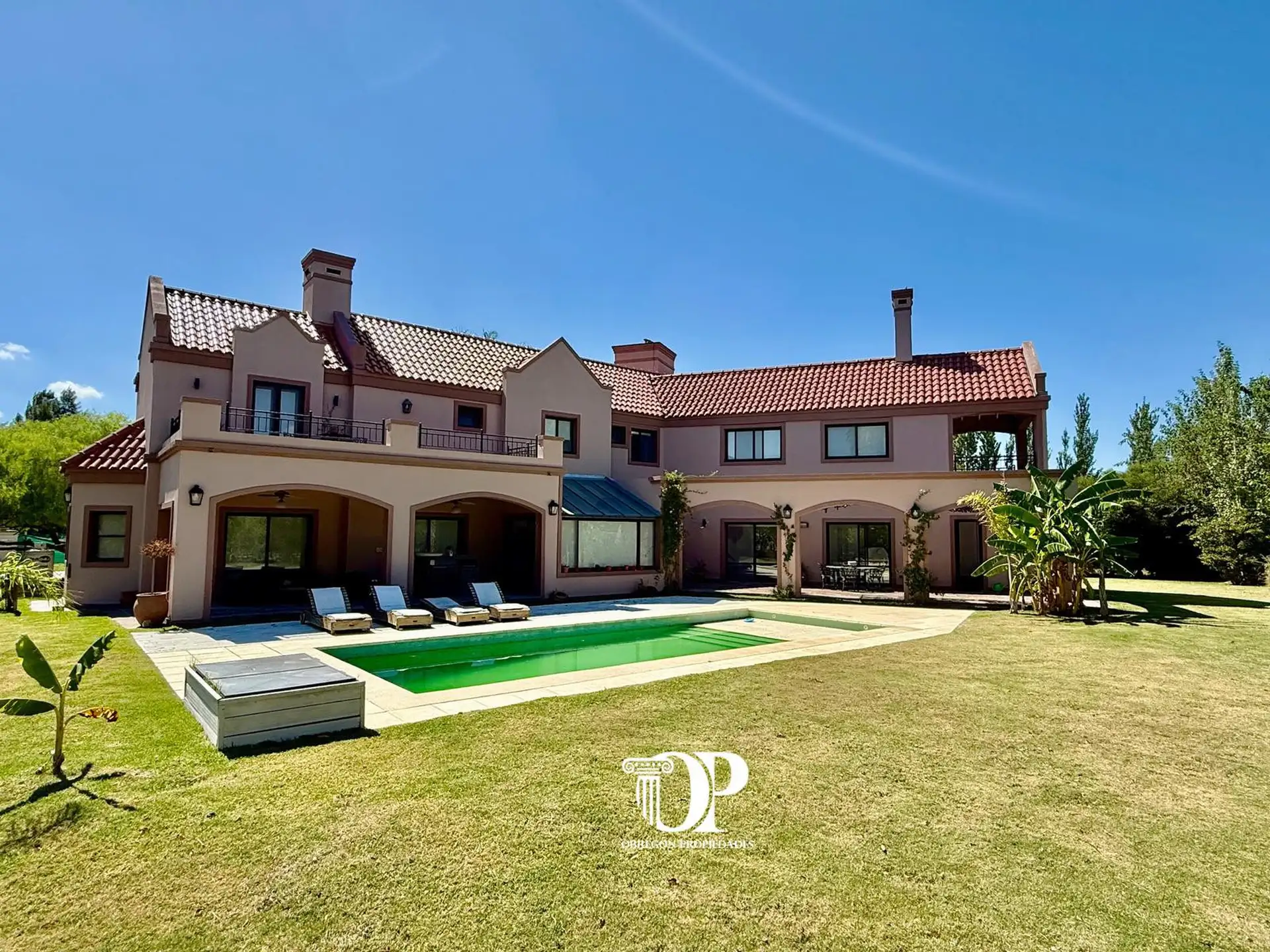 Casa de 5 dormitórios em San Eliseo Golf & Country Club