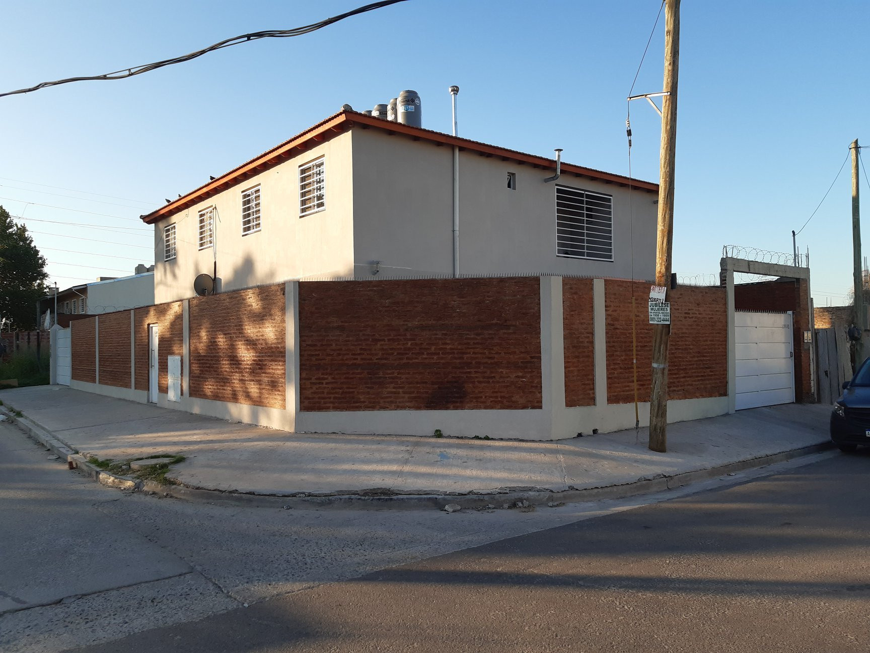 Departamento de 2 dormitorios con cochera y patio en Ciudad Evita