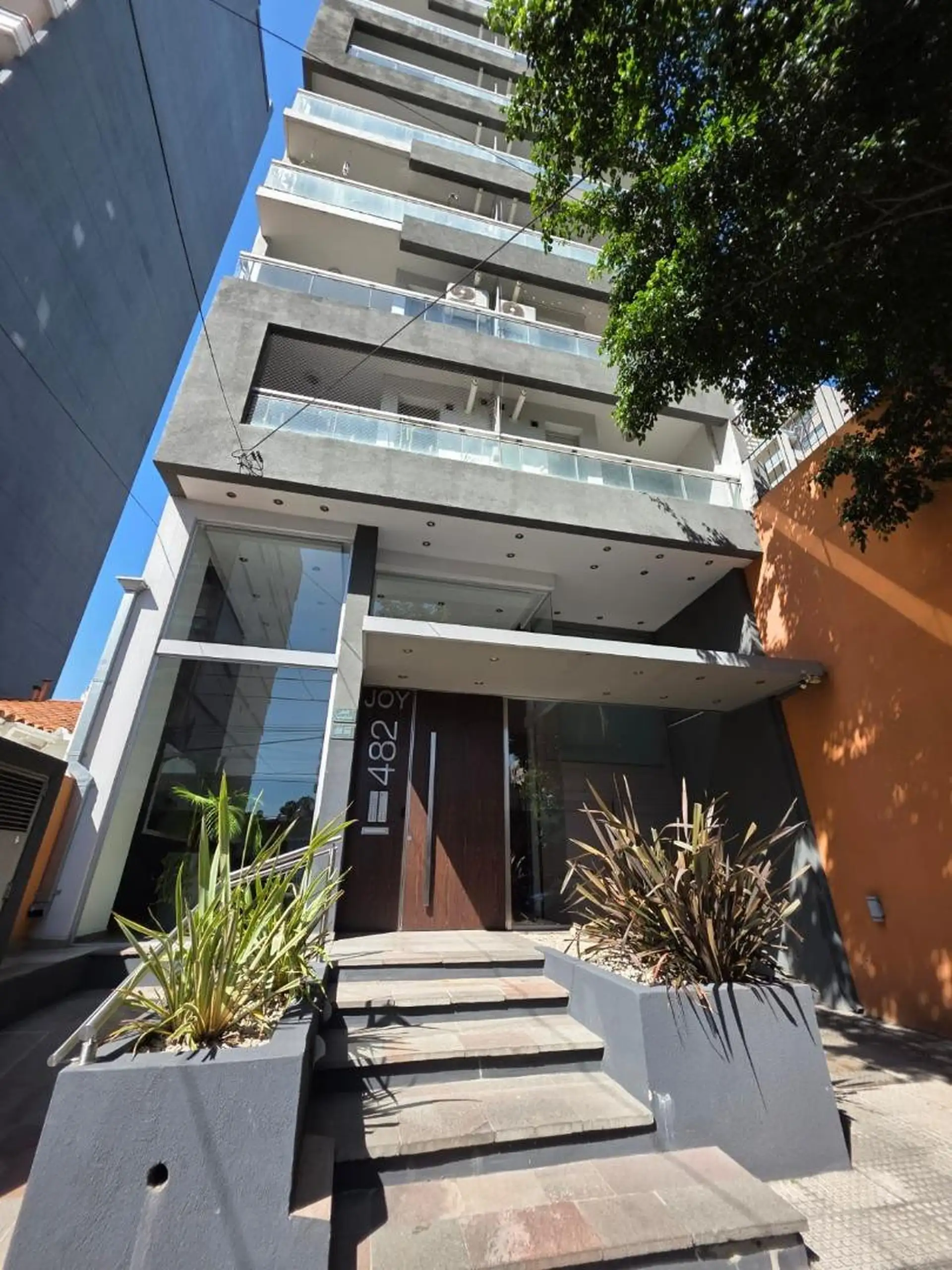Two-room apartment with parking in Lomas de Zamora