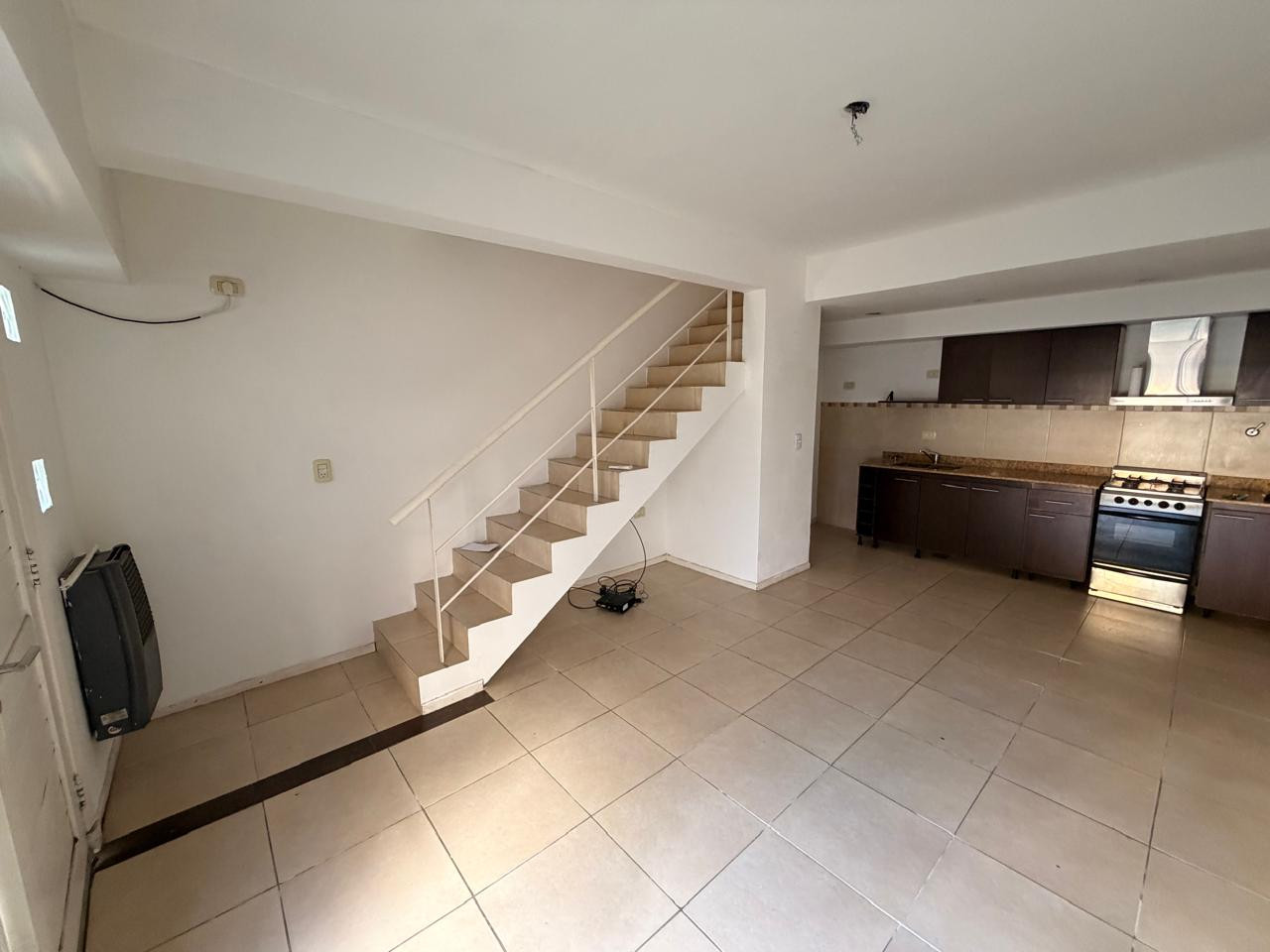 Departamento dúplex de 2 ambientes con cochera en Castelar Sur