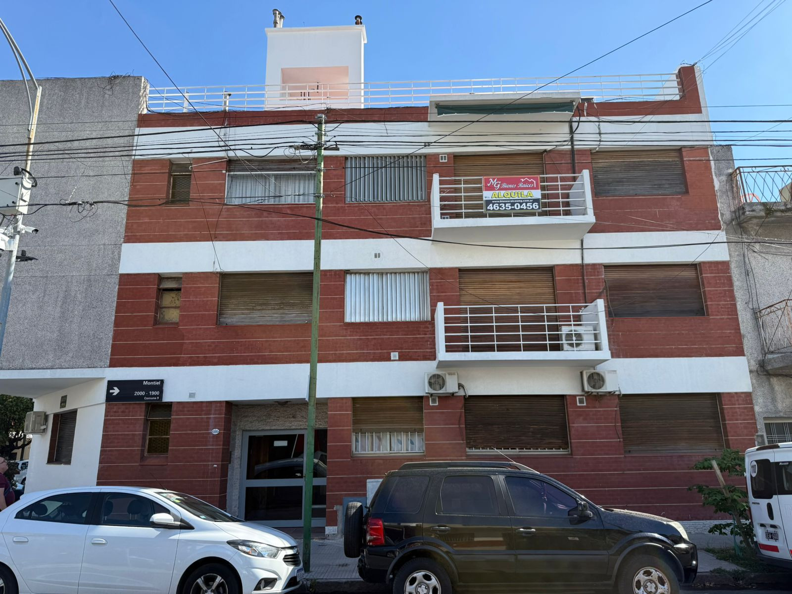 Departamento de 3 ambientes al frente con balcón en Mataderos