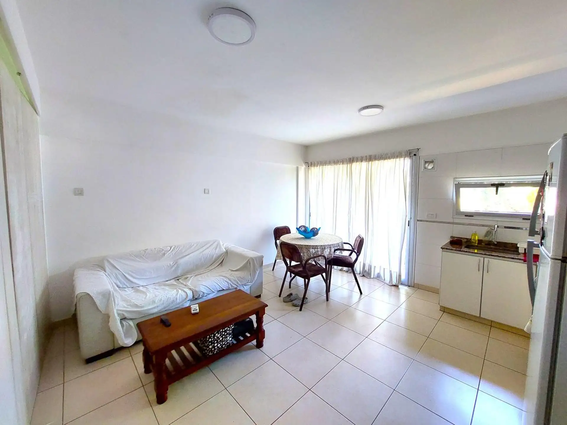 Apartamento de dois ambientes com vaga de garagem em Morón