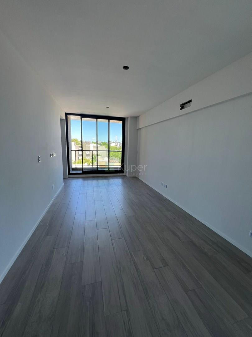 Квартира-студия новая в Coghlan на пятом этаже, окна во двор