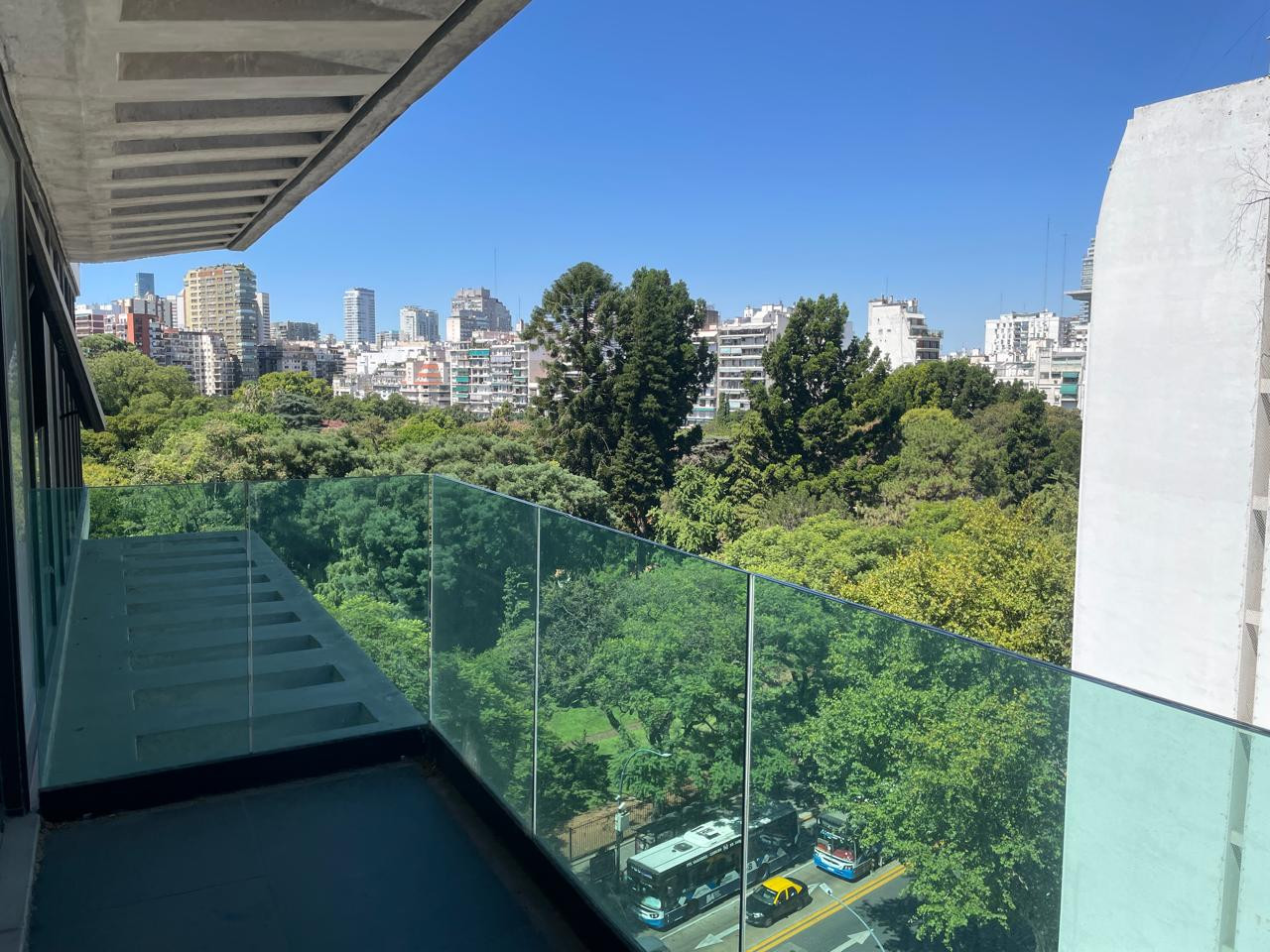 Kitnet novo no alto em Palermo, com varanda e vista para o Botânico