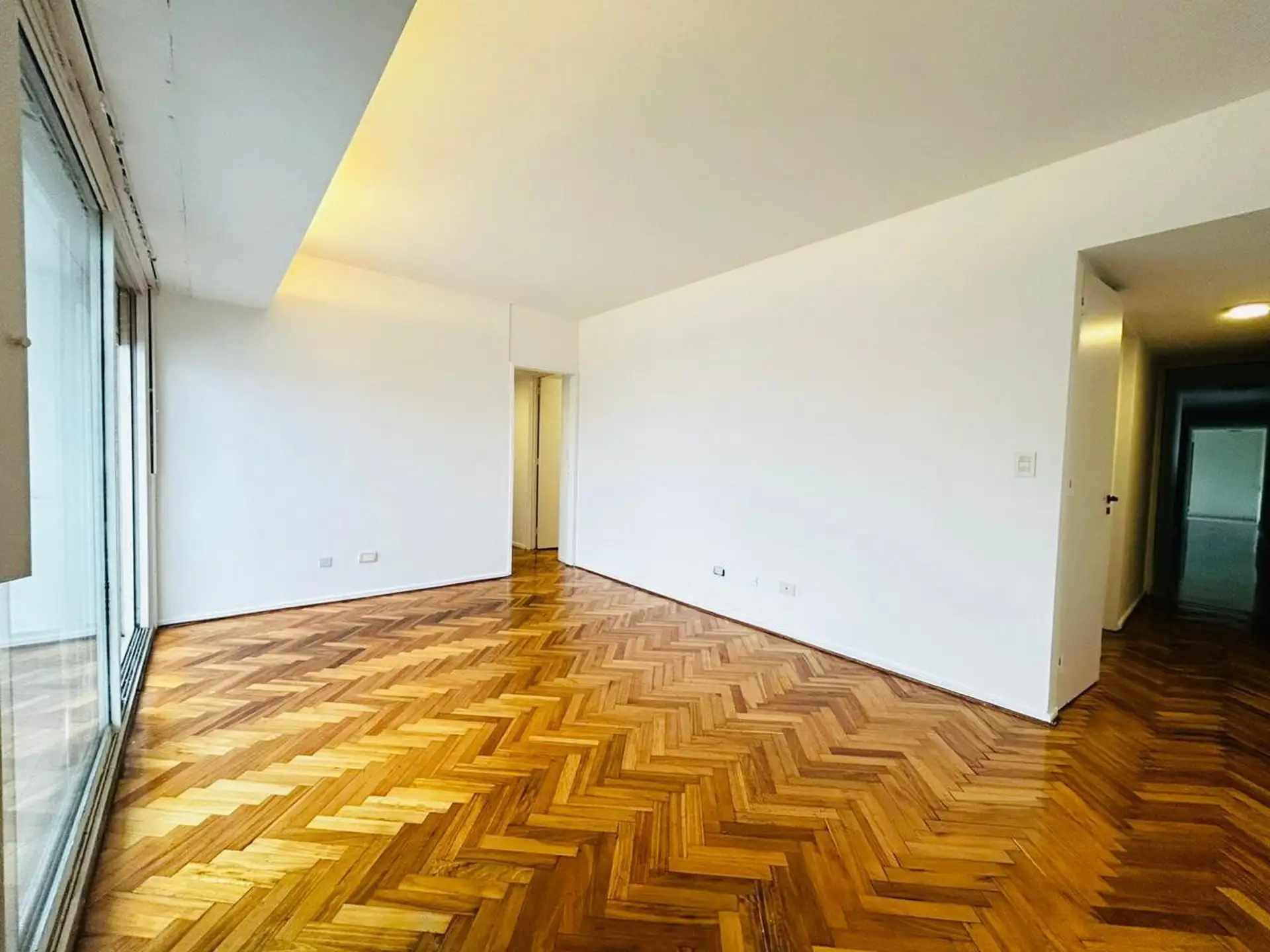 Трёхкомнатная квартира без мебели в Recoleta