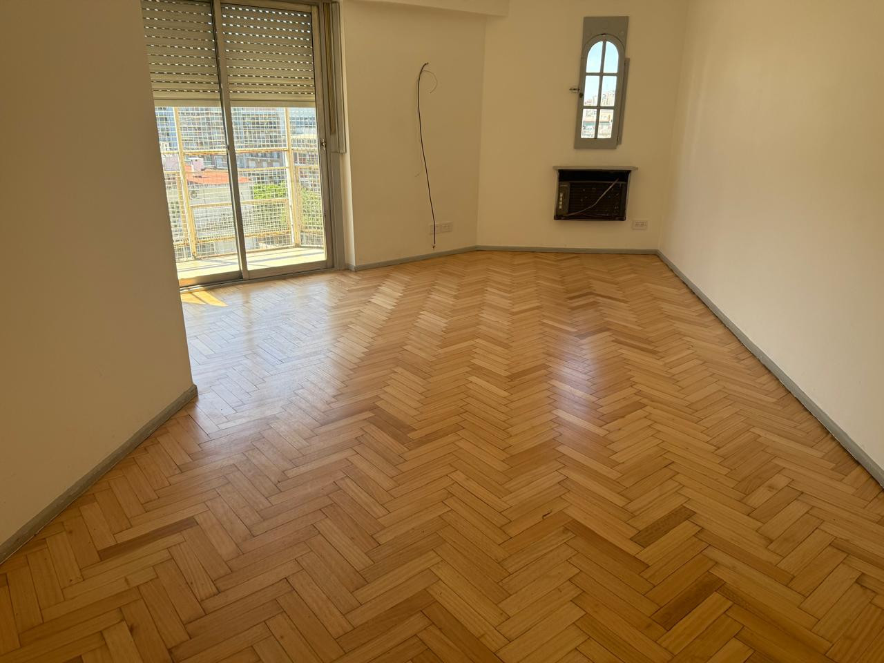 Departamento de 3 ambientes con balcón en Belgrano R