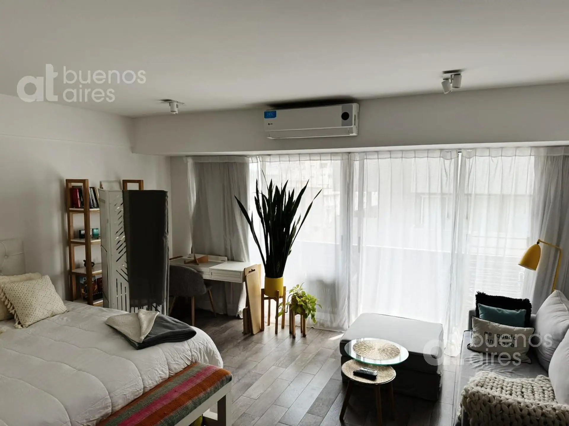 Apartamento kitnet com varanda de fundos em San Telmo