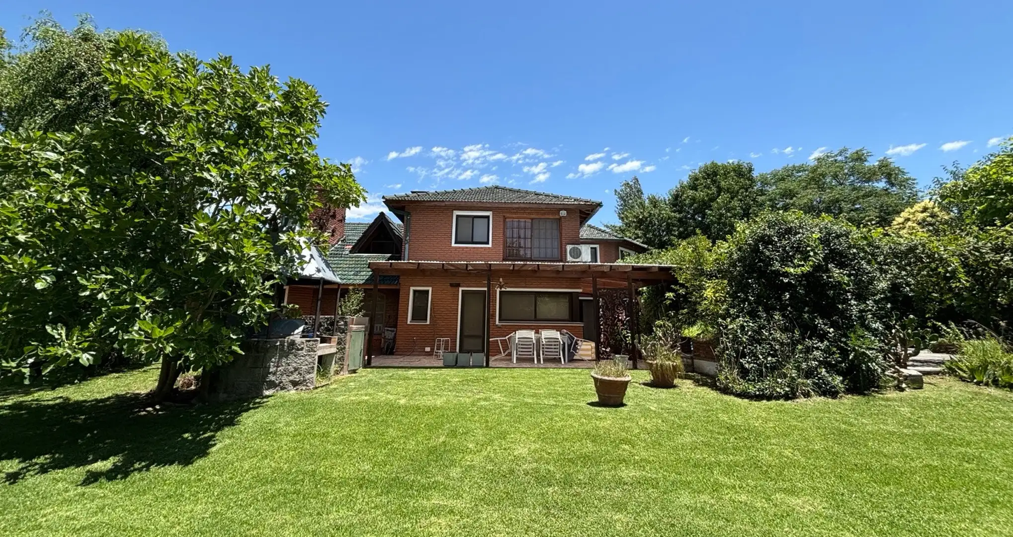 Casa de 4 dormitorios en Club de Campo La Martona, Cañuelas
