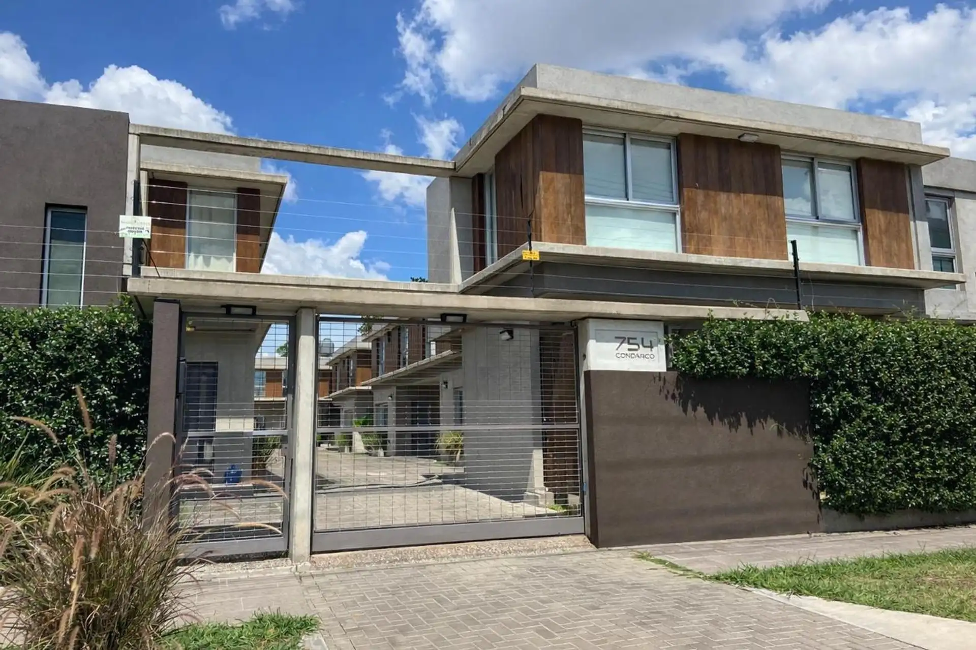 Casa duplex de 3 dormitórios em Ituzaingó Norte, Ituzaingó