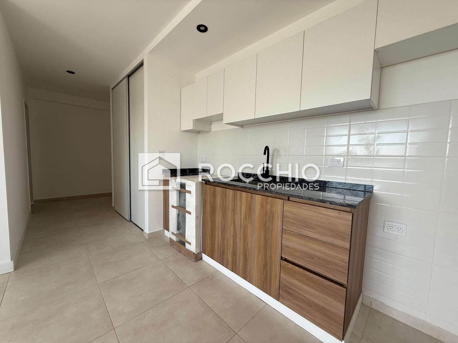 Departamento de 3 ambientes con cochera en José León Suárez