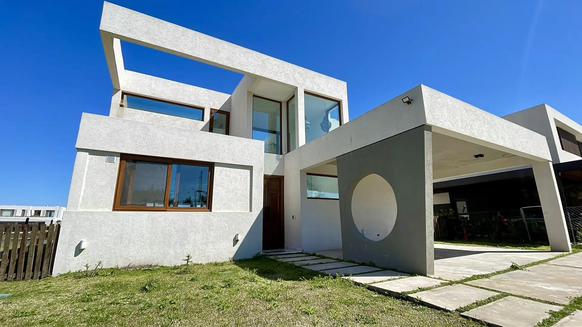 Four-bedroom house on Laguna Grande in Tigre