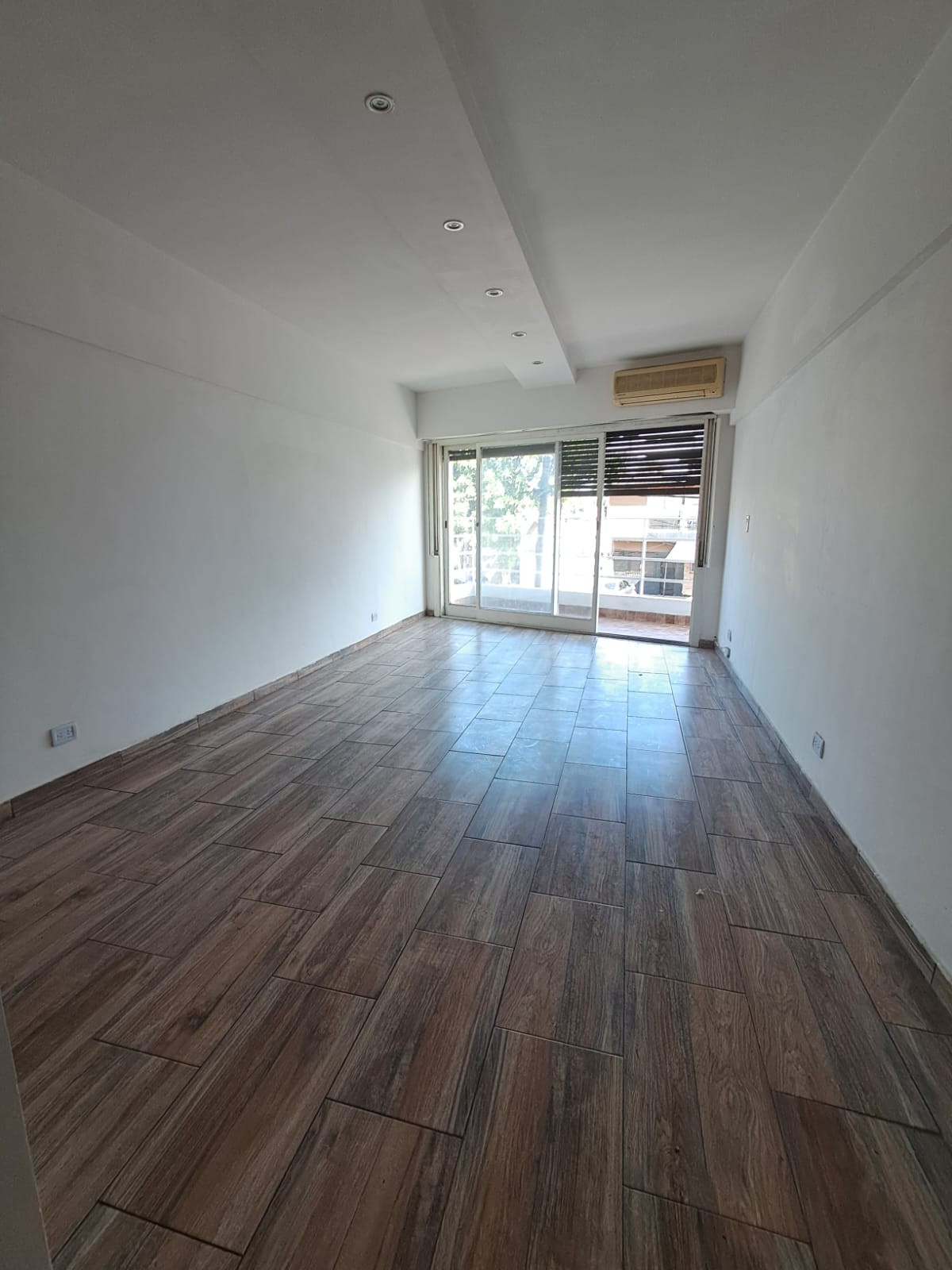 Departamento de 3 ambientes con balcón corrido en Ciudadela