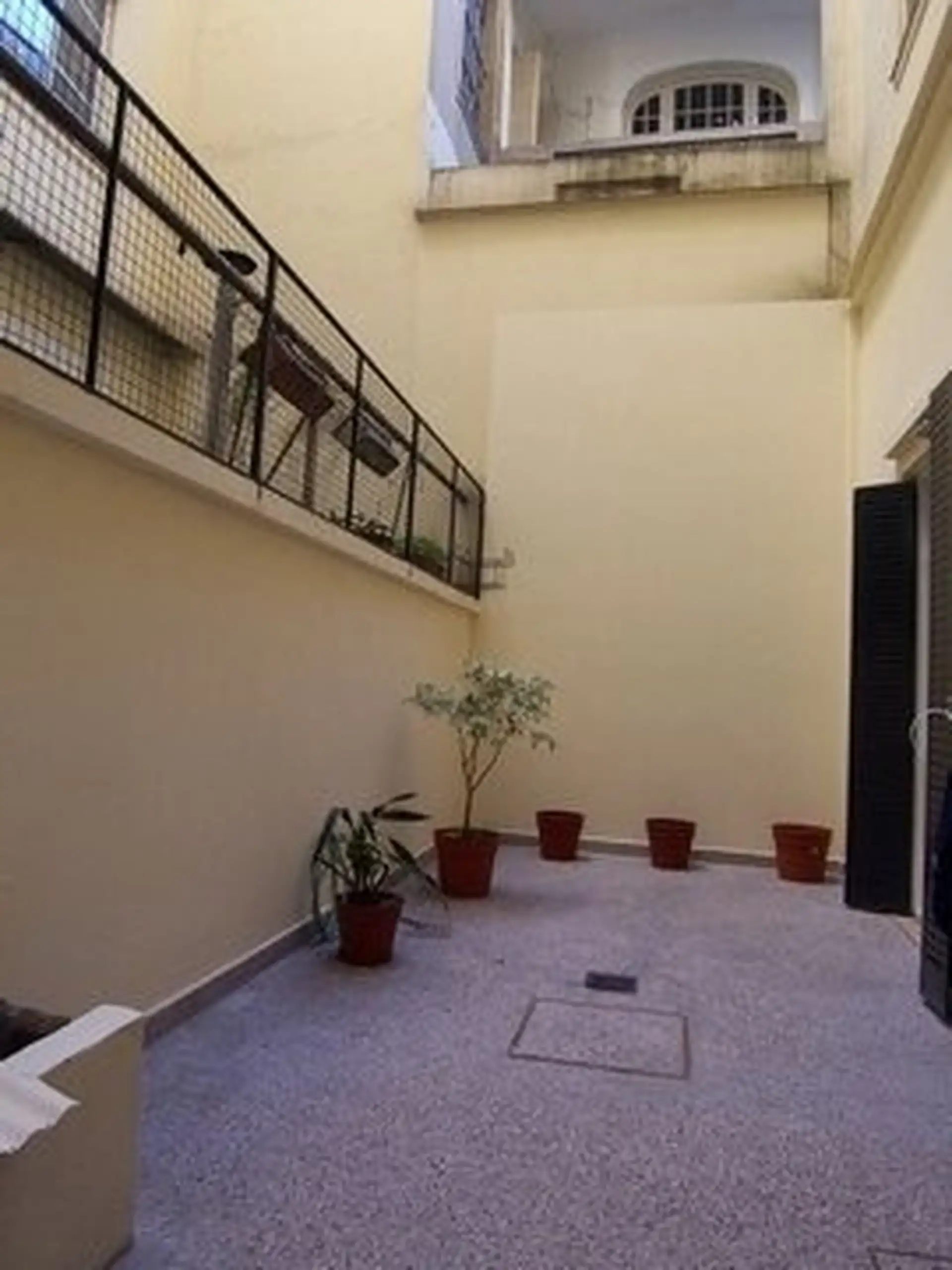 Apartamento de 3 ambientes com 2 dormitórios em Monserrat