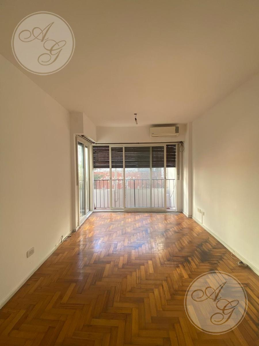 Departamento de 2 ambientes con patio en Almagro