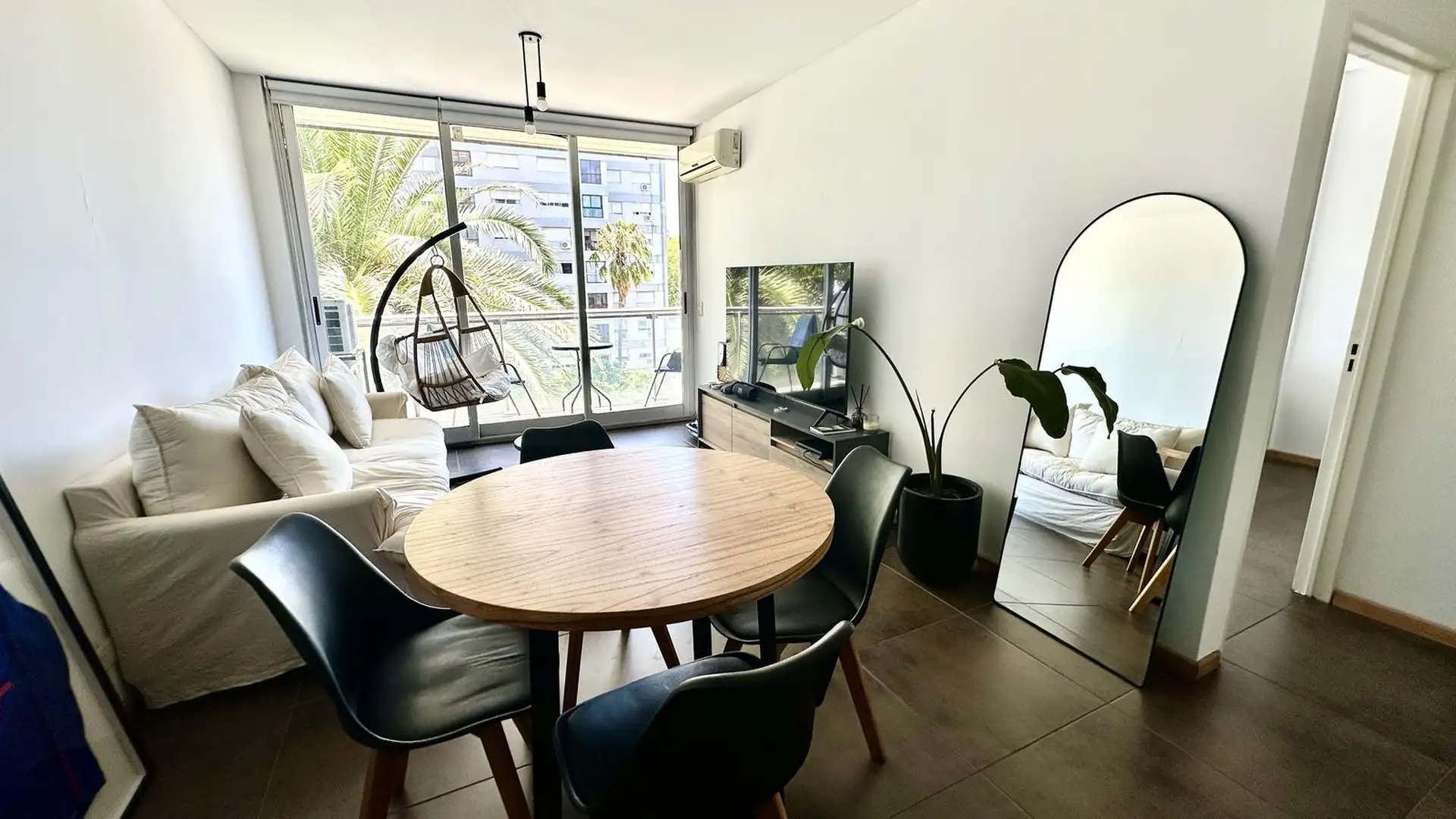 Apartamento de 2 ambientes com 1 suíte e vaga coberta em Olivos