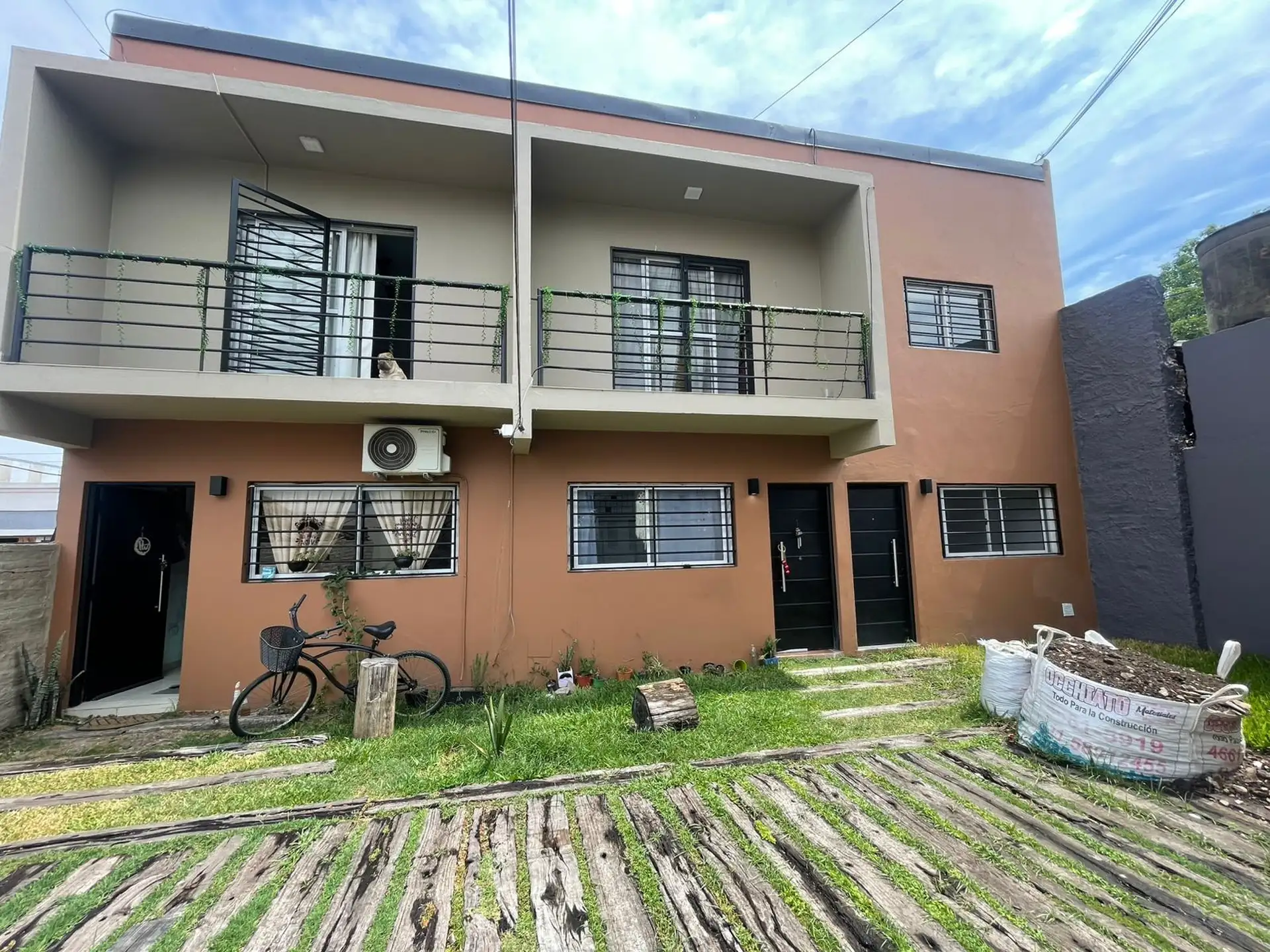 Casa duplex com 2 dormitórios em Ituzaingó
