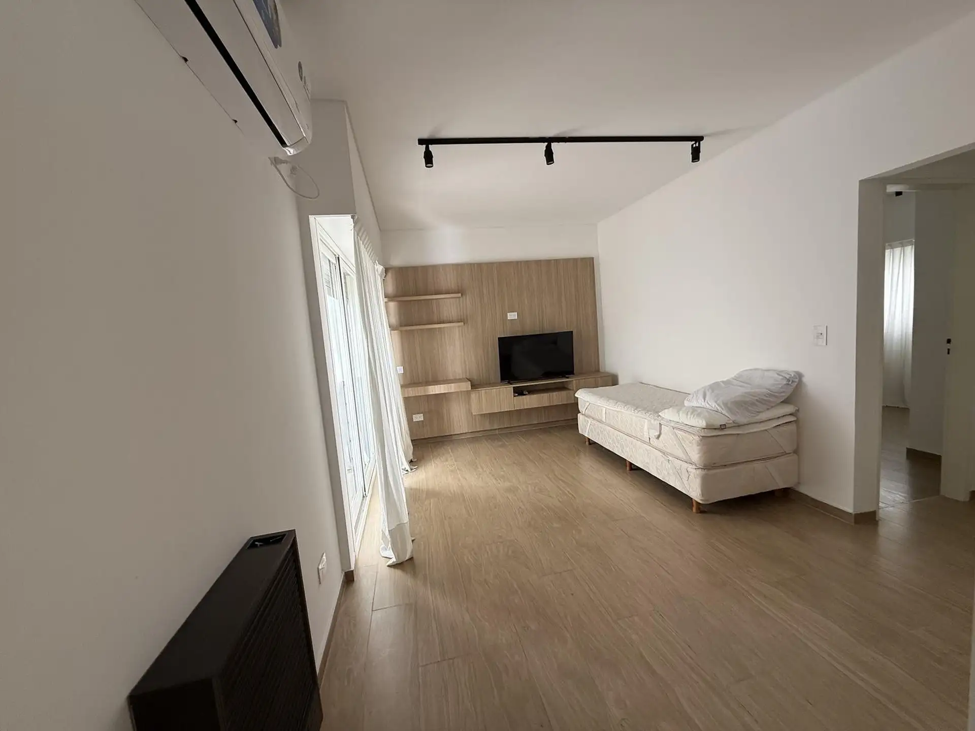 Apartamento de dois ambientes com 1 quarto parcialmente mobiliado em Palermo Soho
