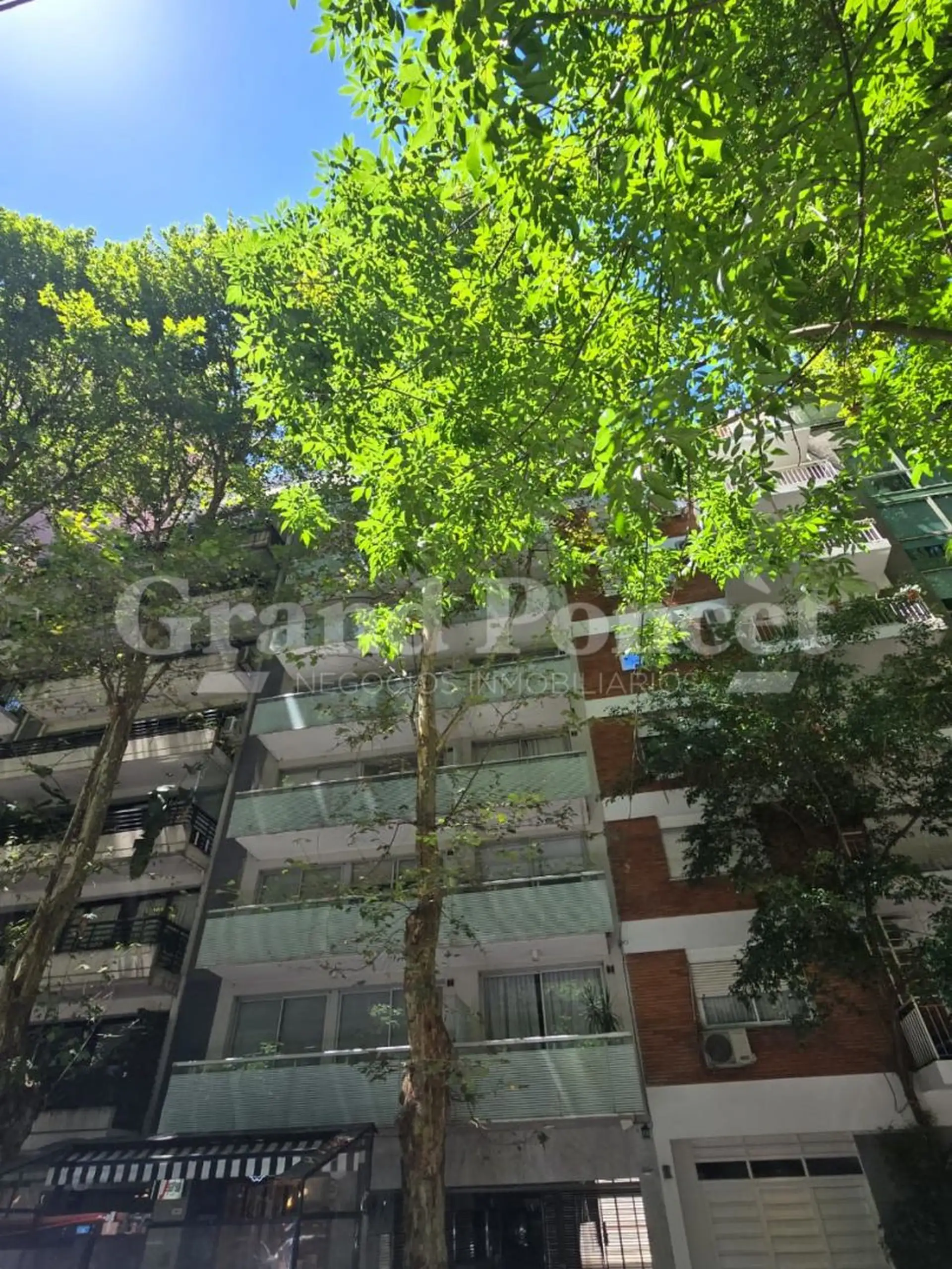 Apartamento de 1 dormitório com varanda e vaga de garagem em Palermo