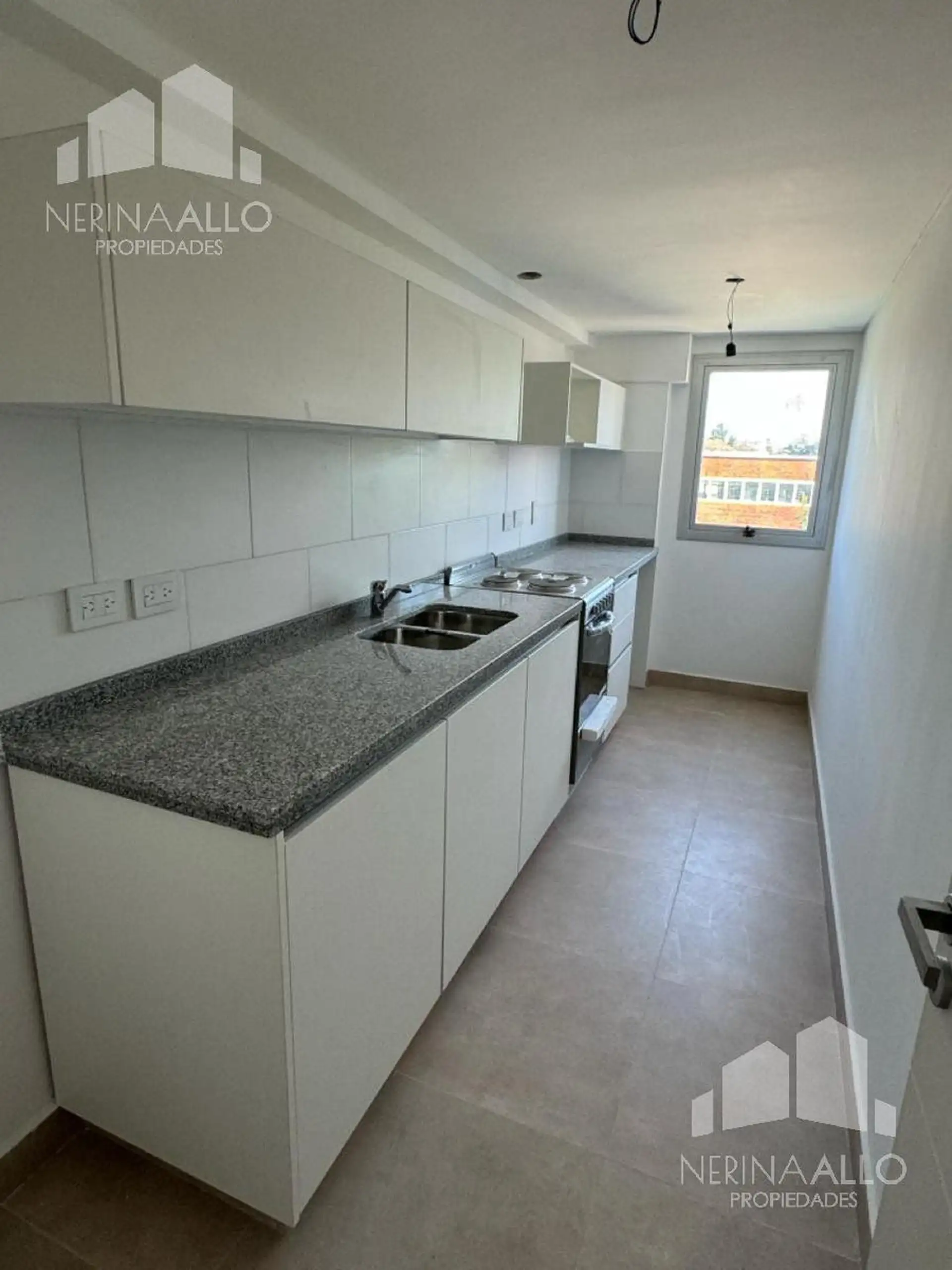 Departamento de 2 ambientes con cochera en Ituzaingó centro