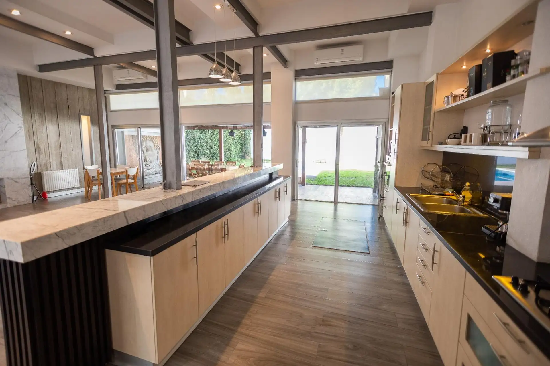 Three-storey house for rent in Nuñez with garden, pool and parking