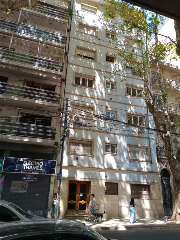 Apartamento de três ambientes de frente em Palermo