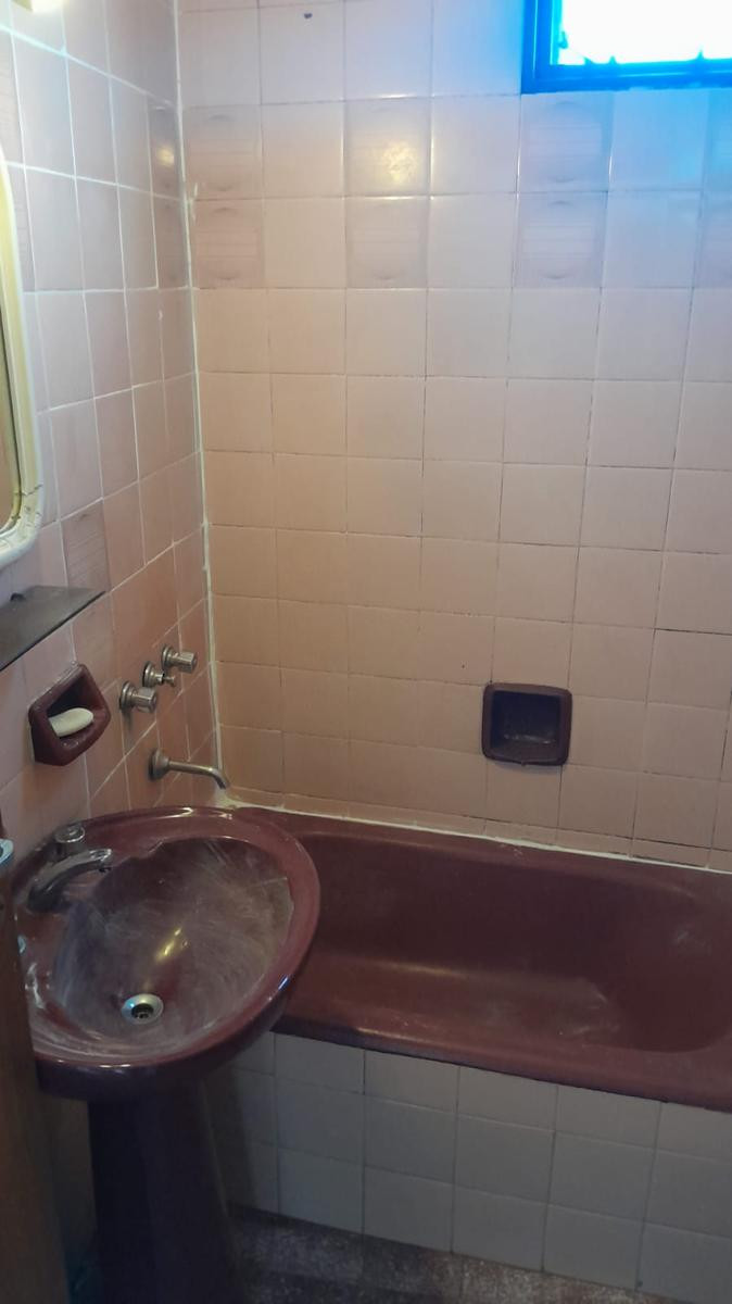 Departamento de 3 ambientes con balcón al frente en Parque Chacabuco