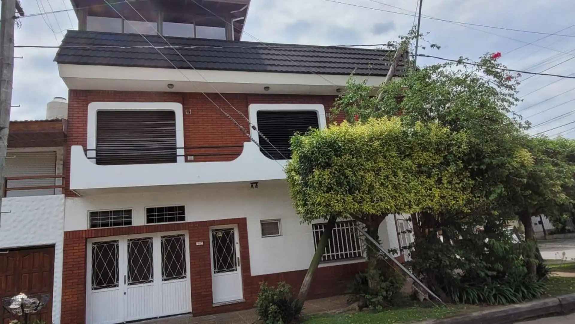 Four-bedroom PH in Morón